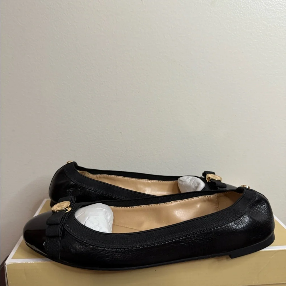 Michael Kors Dixie NWT Black Leather Ballet Flats in size 9